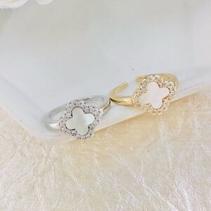 Mother of Pearl Clover Ring ✨